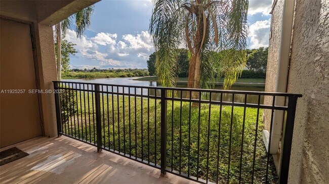 160 SW 117th Terrace in Pembroke Pines, FL - Foto de edificio - Building Photo