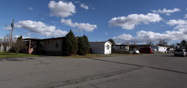 Crown St in Daniels, WV - Building Photo - Building Photo