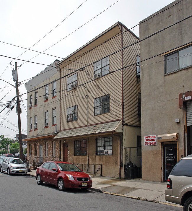 21 Madison St in Newark, NJ - Building Photo - Building Photo