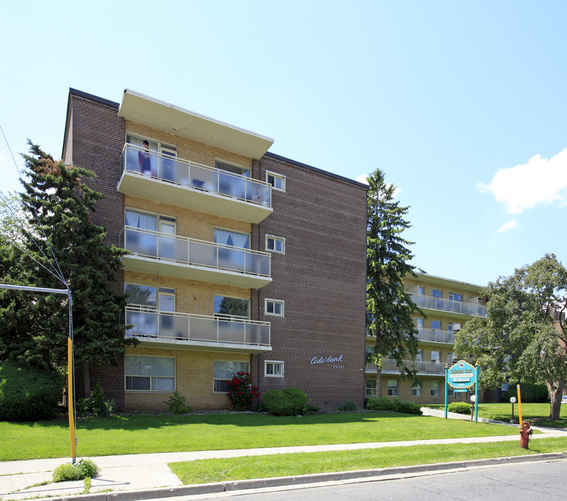 Cedarbank Court in Toronto, ON - Building Photo