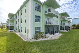 464 N Paula Dr, Unit 106 in Dunedin, FL - Foto de edificio - Building Photo