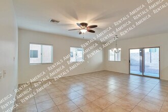 8960 N Country Home Ln in Tucson, AZ - Foto de edificio - Building Photo