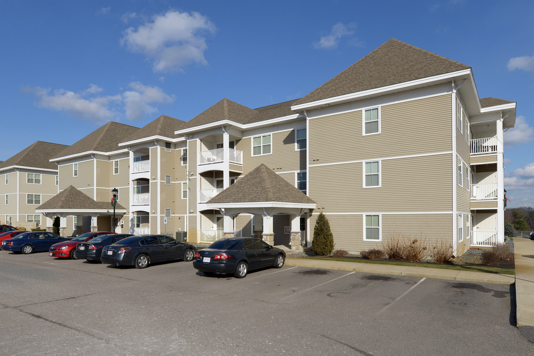 Kensington Court in Lakeville, MA - Foto de edificio