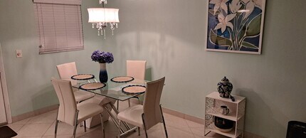705 Lori Dr in Palm Springs, FL - Building Photo - Building Photo