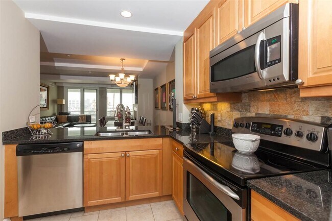 600 Harbor Blvd in Weehawken, NJ - Building Photo - Building Photo