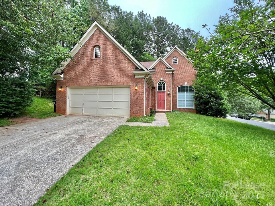 1200 Golden Hill Rd in Matthews, NC - Building Photo