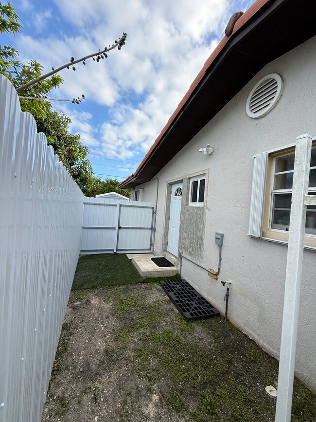 10340 SW 43rd St, Unit 1, Unit 1