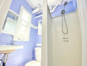 5520 Franklin Ave in Los Angeles, CA - Building Photo - Building Photo