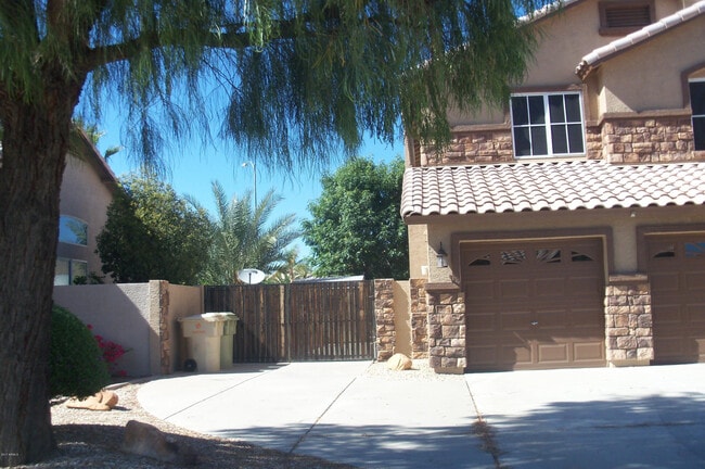 5456 W Kristal Way in Glendale, AZ - Building Photo - Building Photo