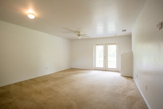 Cypress Commons in Wildwood, FL - Building Photo - Interior Photo