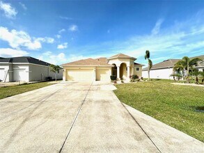 9423 Rosebud Cir in Port Charlotte, FL - Building Photo - Building Photo