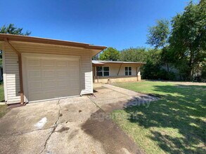2115 Ridgeway St in Arlington, TX - Building Photo - Building Photo