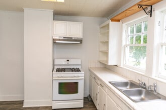 105 Burns St in Morganton, NC - Building Photo - Building Photo