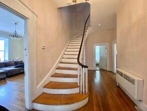 139 Hillside St, Unit A in Boston, MA - Foto de edificio - Building Photo