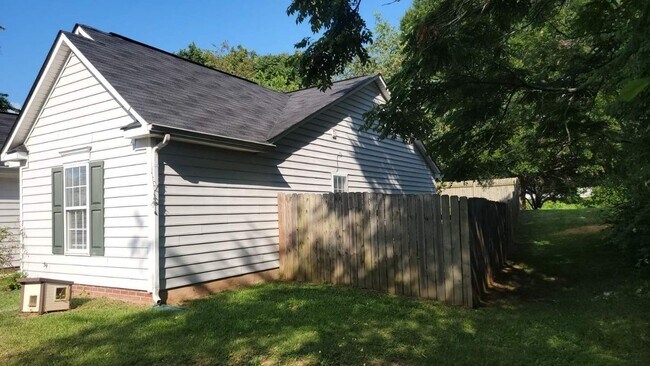 9200 Amy Dr in Charlotte, NC - Building Photo - Building Photo