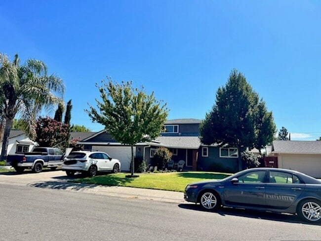 3132 Norstrom Way in Sacramento, CA - Building Photo - Building Photo
