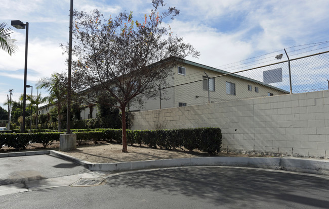 The Lynwood Apartments in Lynwood, CA - Building Photo - Building Photo