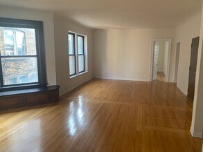 3939 N Pine Grove Ave, Unit 2 in Chicago, IL - Building Photo - Building Photo