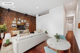 324 E 50th St in New York, NY - Building Photo - Building Photo