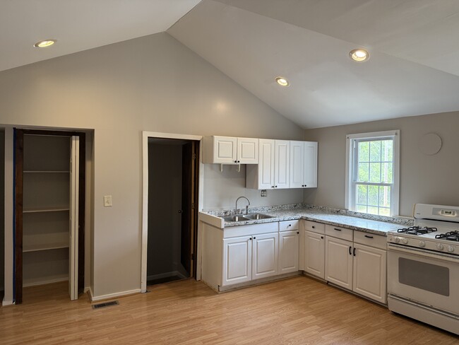 75 State Rd S-7-161 in Saint Helena Island, SC - Building Photo - Building Photo