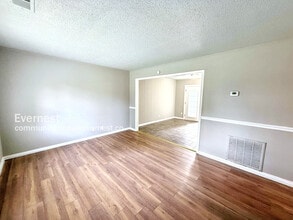 1004 Cherry Brook Cir in Birmingham, AL - Foto de edificio - Building Photo