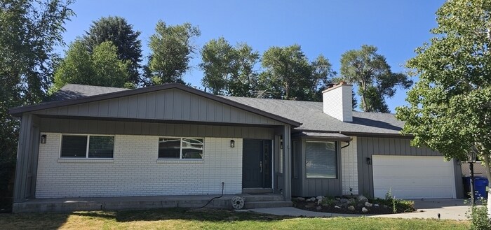 2129 Creek Way in Sandy, UT - Building Photo