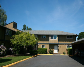 Oak Tree Apartments in Vancouver, WA - Building Photo - Building Photo