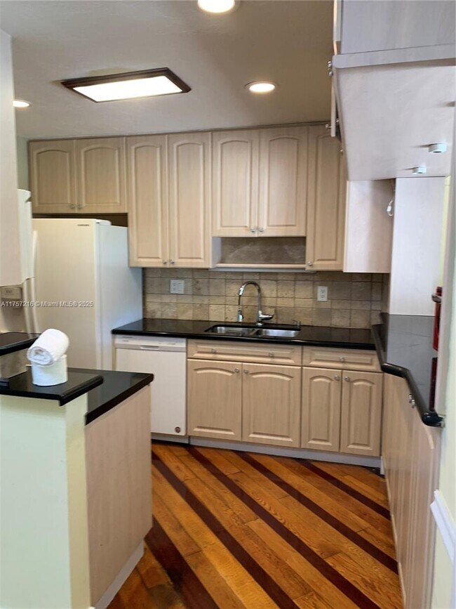 1422 Wiley St in Hollywood, FL - Building Photo - Building Photo
