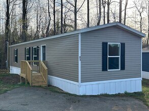 Parkwood in Winston-Salem, NC - Building Photo - Building Photo