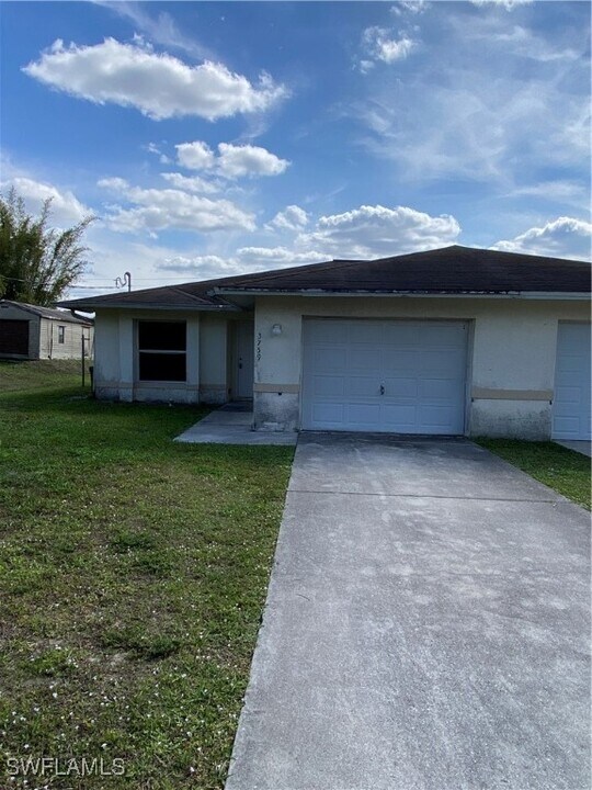 3759 Kemper St in Ft. Myers, FL - Building Photo