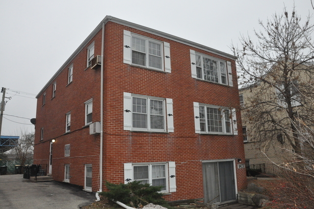 8423 W Oak Ave-Unit -2 in Niles, IL - Foto de edificio