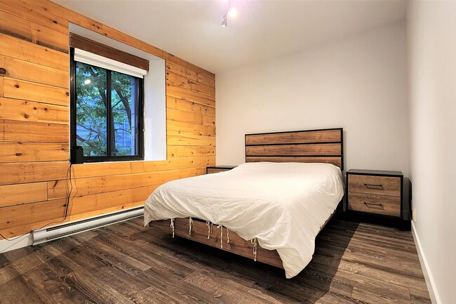 property at 1033 Rue Berri