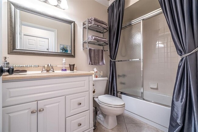221-221 Waterside Dr, Unit 221 in Hypoluxo, FL - Building Photo - Building Photo