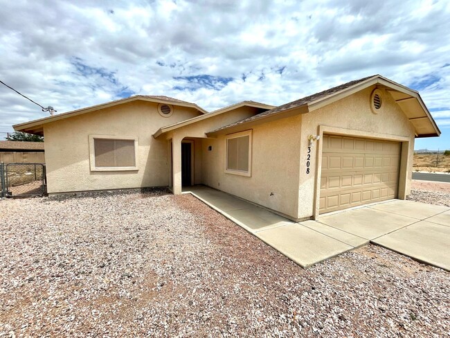 3208 Cypress St in Kingman, AZ - Building Photo - Building Photo