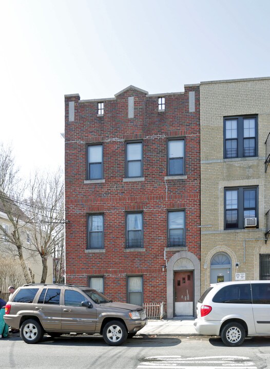 816 E 226th in Bronx, NY - Building Photo