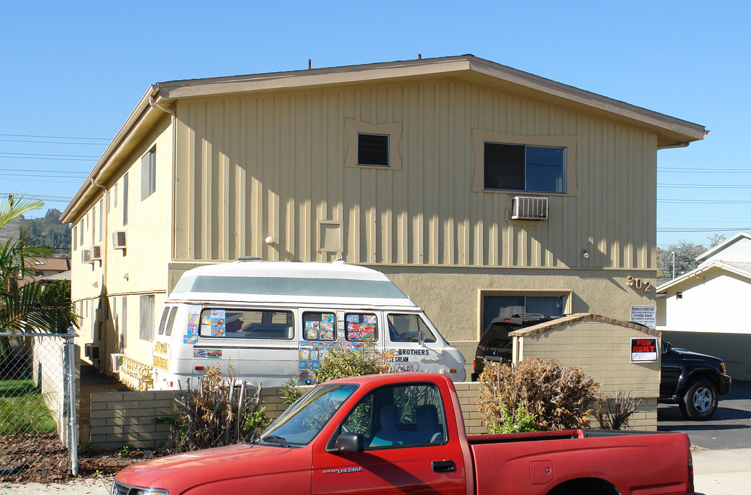 302 S Johnson Ave in El Cajon, CA - Building Photo