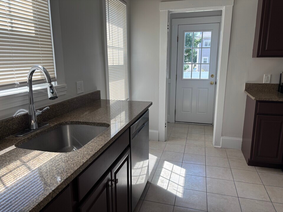 32 Matchett St, Unit 1 in Boston, MA - Building Photo