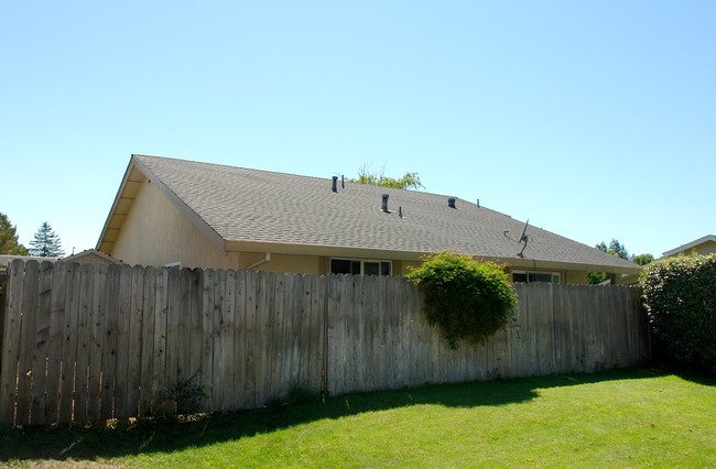 1237 Southwest Blvd in Rohnert Park, CA - Building Photo - Building Photo