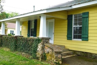 408 E Elm St in Ozark, MO - Building Photo - Building Photo