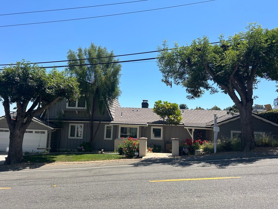 27078 Sunnyridge Rd in Rolling Hills, CA - Building Photo