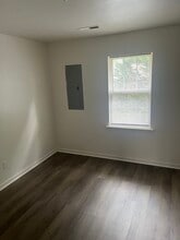 132 E 12th St, Unit One Bedroom Apt in Newton, NC - Foto de edificio - Building Photo