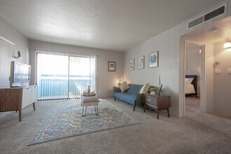 Villas Del Cielo in Albuquerque, NM - Building Photo - Building Photo