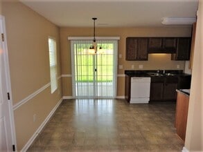 5205 Mount Hope Dr in Winston-Salem, NC - Foto de edificio - Building Photo