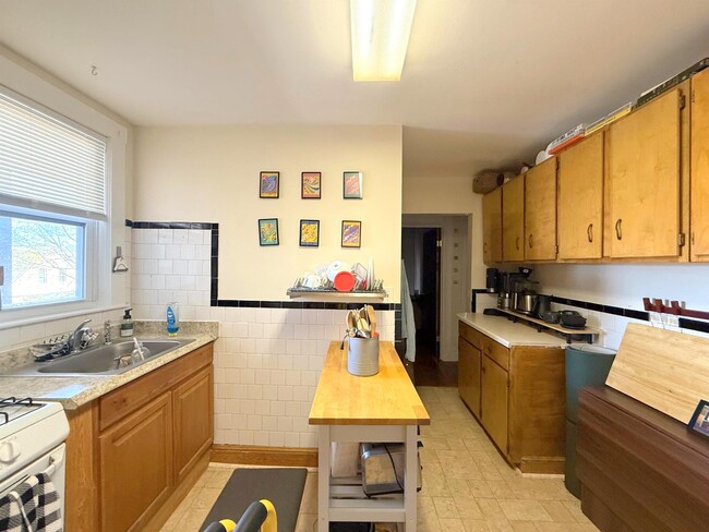 235A Highland Ave, Unit 2