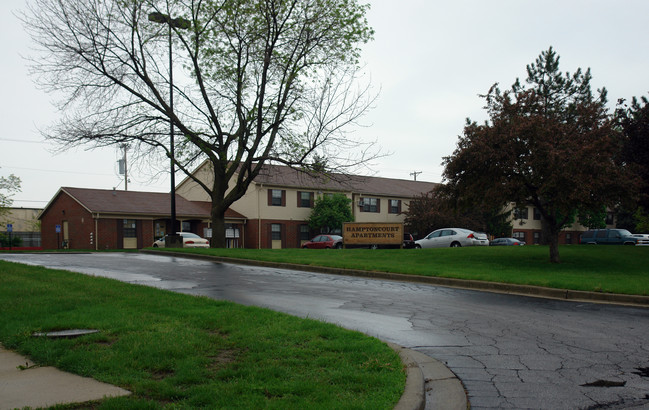 Hampton Court Apartments in Toledo, OH - Building Photo - Building Photo