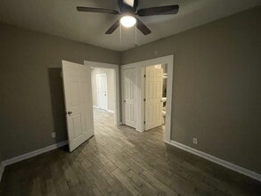 204 E Dewey Pl in San Antonio, TX - Building Photo - Building Photo