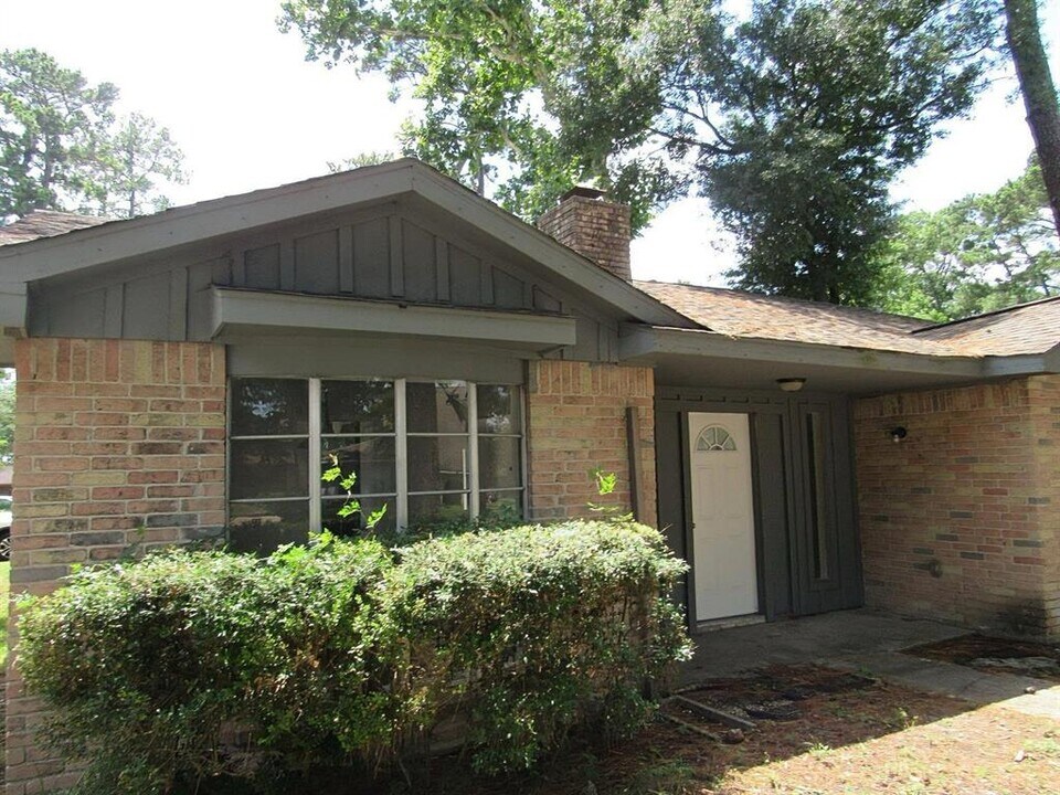 2126 Millhouse Rd in Houston, TX - Building Photo