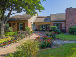 Parks at Treepoint in Arlington, TX - Building Photo - Building Photo