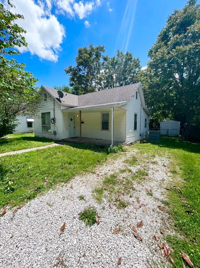 property at 1028 E Blaine St