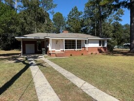 1609 Woodrow Ave in Dublin, GA - Building Photo